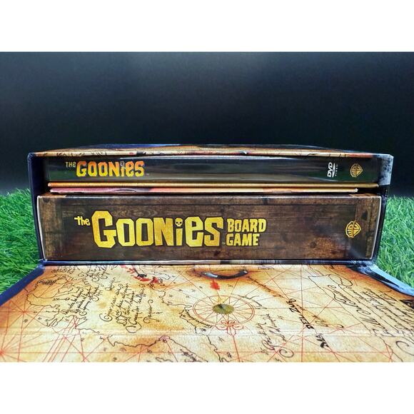 The Goonies 25th Anniversary Collector’s Edition DVD & Board Game - Picture 5 of 10